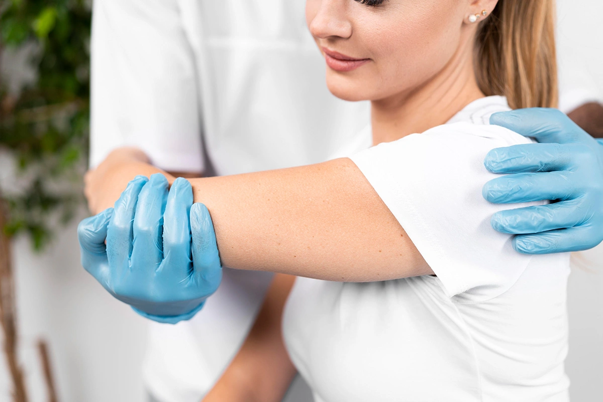 Managing Frozen Shoulder Pain and Improving Mobility